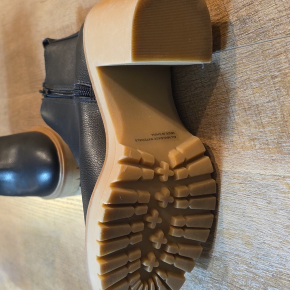 Dolce Vita - Jade Black Heeled Boots. Size 8 - Picture 7 of 7